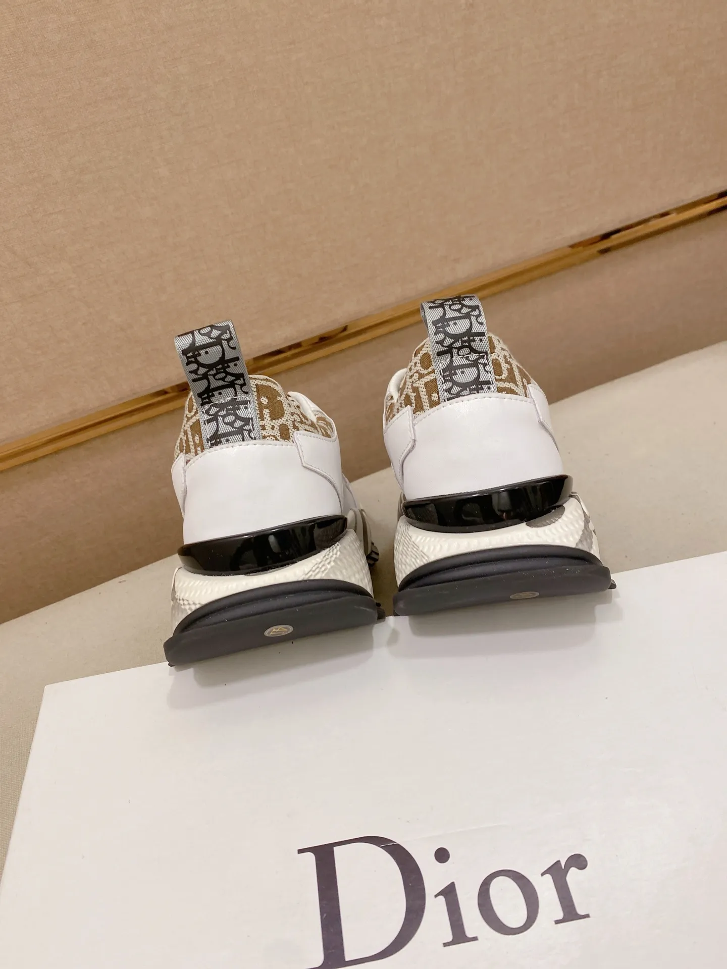 Men's shoes💰 462💰🇮🇹🇮🇹Dior d The new model is on sale at the same time at the counter. The upper 🇮🇹 is imported Italian first-layer cowhide, and the lining is fully imported sheepskin 💪💪. It is a complete 1⃣️ to 1⃣️ replica 🇮🇹💪💪, ⚠ Sole: The original sole is specially provided by the original factory. The exclusive movable molded sole is super comfortable. ⚠Original factory single goods, 🔍🔍high quality, you can enter and leave the counter at will, welcome to compare⚠. Code number:38-44
